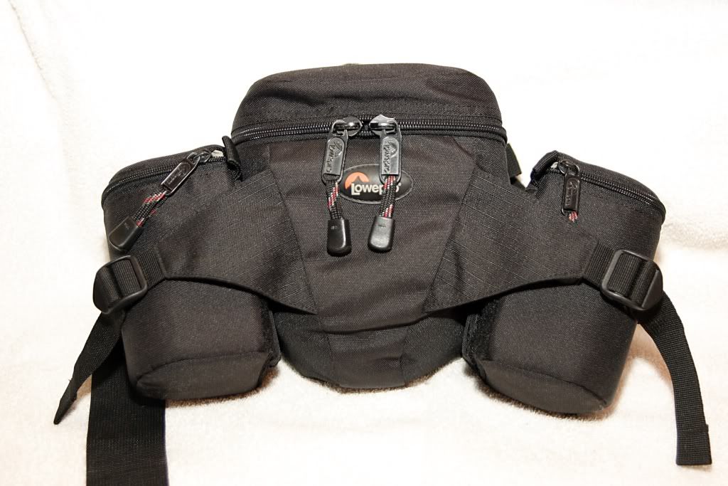 IMAGE: http://i255.photobucket.com/albums/hh124/DKCPhoto/sample%20photos/LoweProFannyPack.jpg