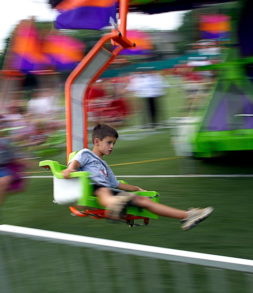 IMAGE: http://i255.photobucket.com/albums/hh124/DKCPhoto/sample%20photos/Motion.jpg