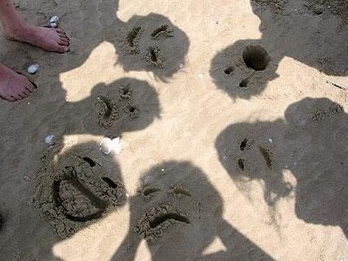 funny_pictures_Beach_Smileys.jpg Smiles:) image by ANNAEILUJ