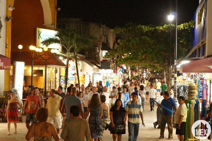 The fifth Avenue in Playa del Carmen