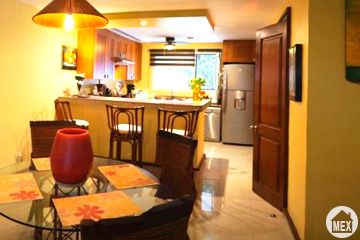 Dining room in Quadra Alea Duplex condo