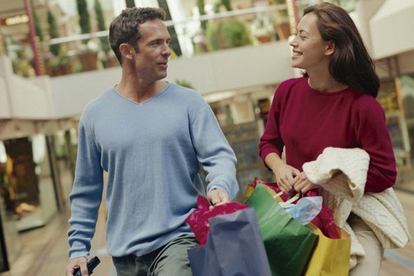 couple shopping at the mall