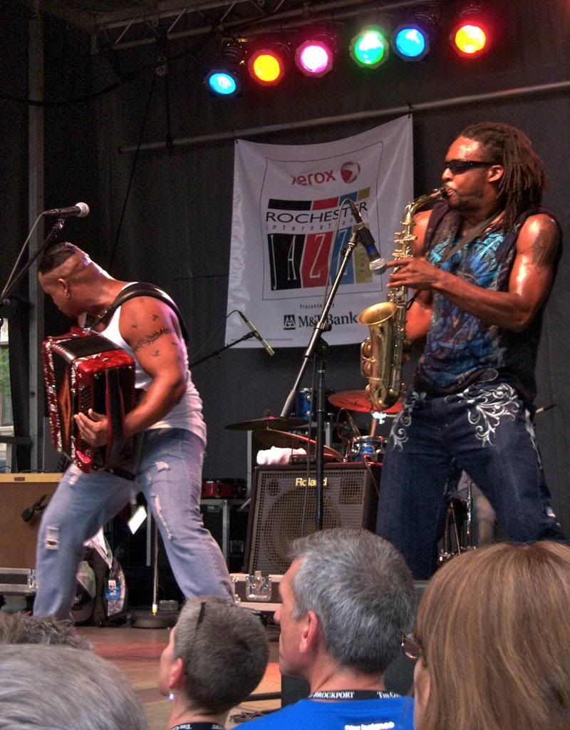 Dwayne Dopsie and the Zydeco Hellraisers jammin