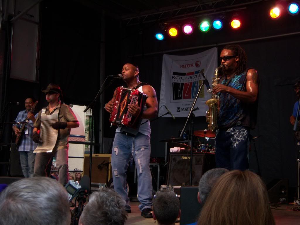 Dwayne Dopsie and the Zydeco Hellraisers singing
