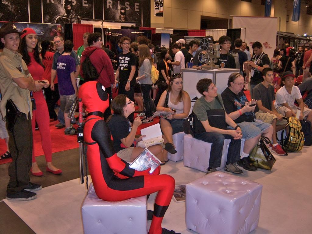2012 Toronto Fan Fest - Deadpool watching games