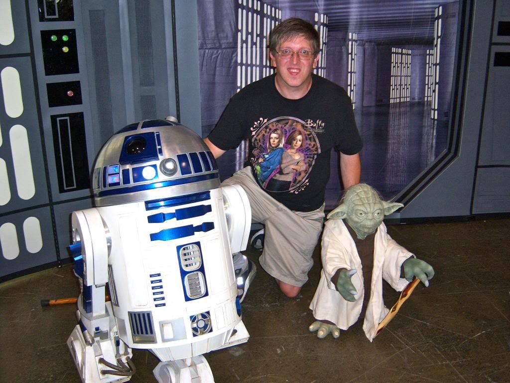 Toronto Fan Fest w/R2-D2 and Yoda photo 100_7118_zps6cd281a5.jpg