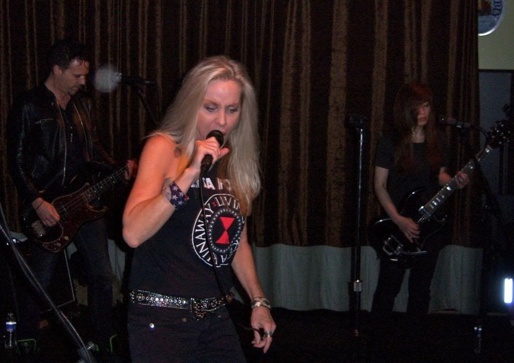 Cherie Currie @ Lovin' Cup, Rochester NY 11/10/13 photo 100_7217_zps678680f1.jpg