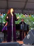 Melissa Manchester sings