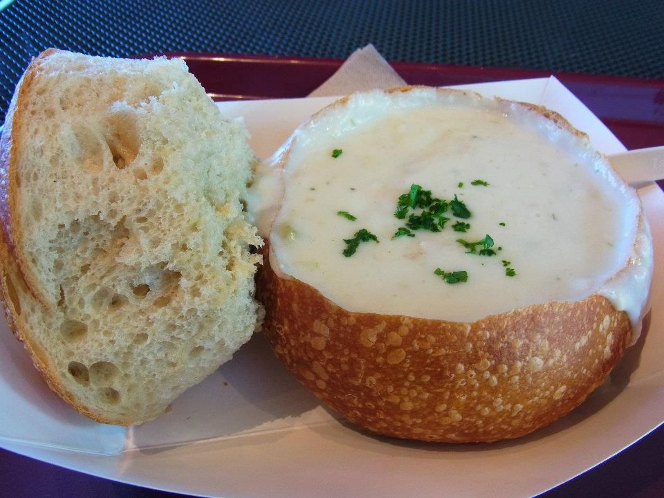chowder soup photo: Clam Chowder soup in bread ????????!????????????????!!! 599117_3450815230961_510472211_n.jpg