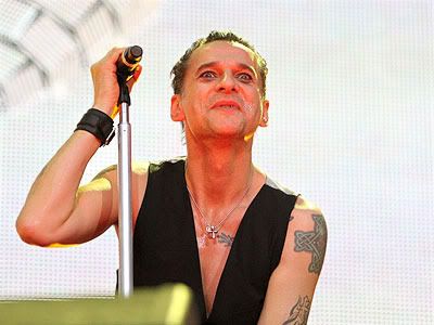 http://i255.photobucket.com/albums/hh143/hiddenhouses/hamburg/depechemode0061.jpg