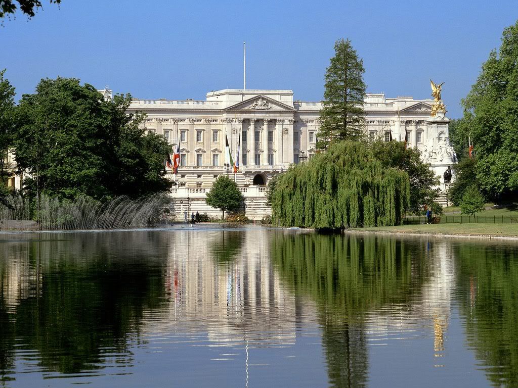 BuckinghamPalaceLondonEngland.jpg