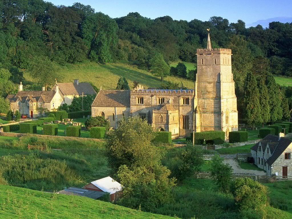 CotswoldHillsHawkesburyEngland.jpg