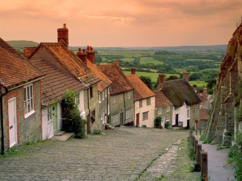GoldHillCottagesShaftesburyEngland.jpg