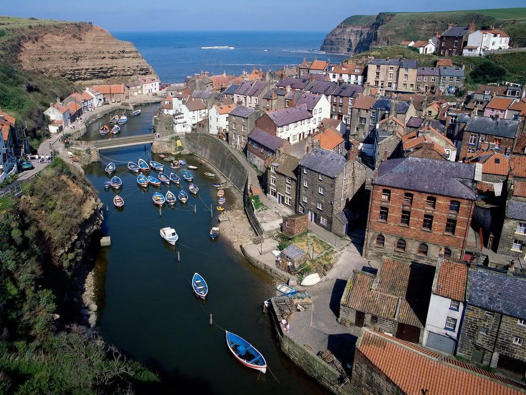 StaithesNearWhitbyEngland.jpg
