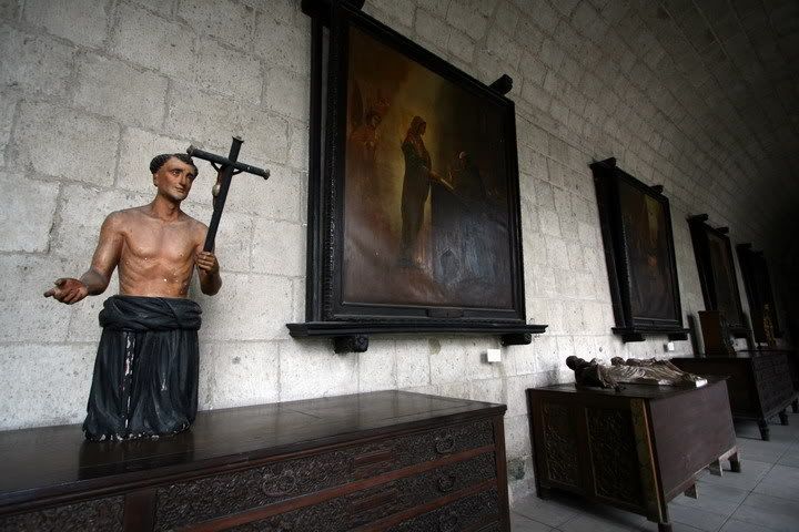 IMAGE: http://i255.photobucket.com/albums/hh150/junzo13/intramuros/IMG_9755_12x8al.jpg