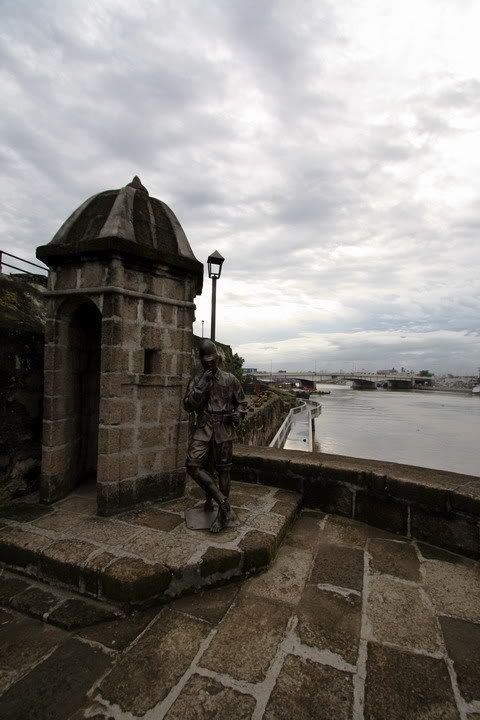 IMAGE: http://i255.photobucket.com/albums/hh150/junzo13/intramuros/IMG_9845_8x12alcurves.jpg