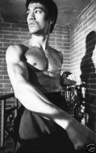 Bruce Lee Bodybuilder - Page 2