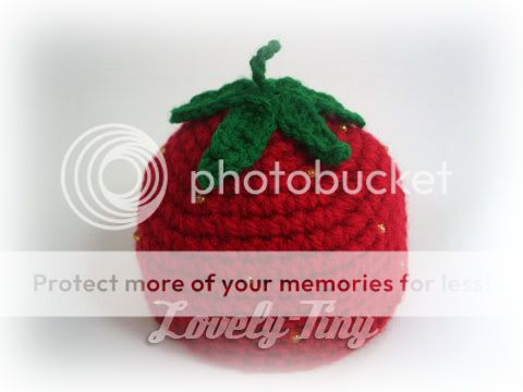 strawberry hat for blythe