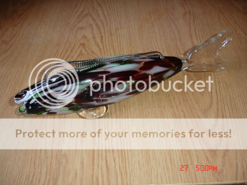 VINTAGE GLASS FISH FIGURINE  